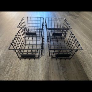 Set of wire baskets